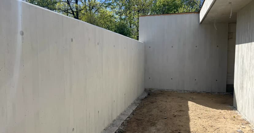 Holzschalungsoptik im Sichtbeton: Referenz Brandenburg