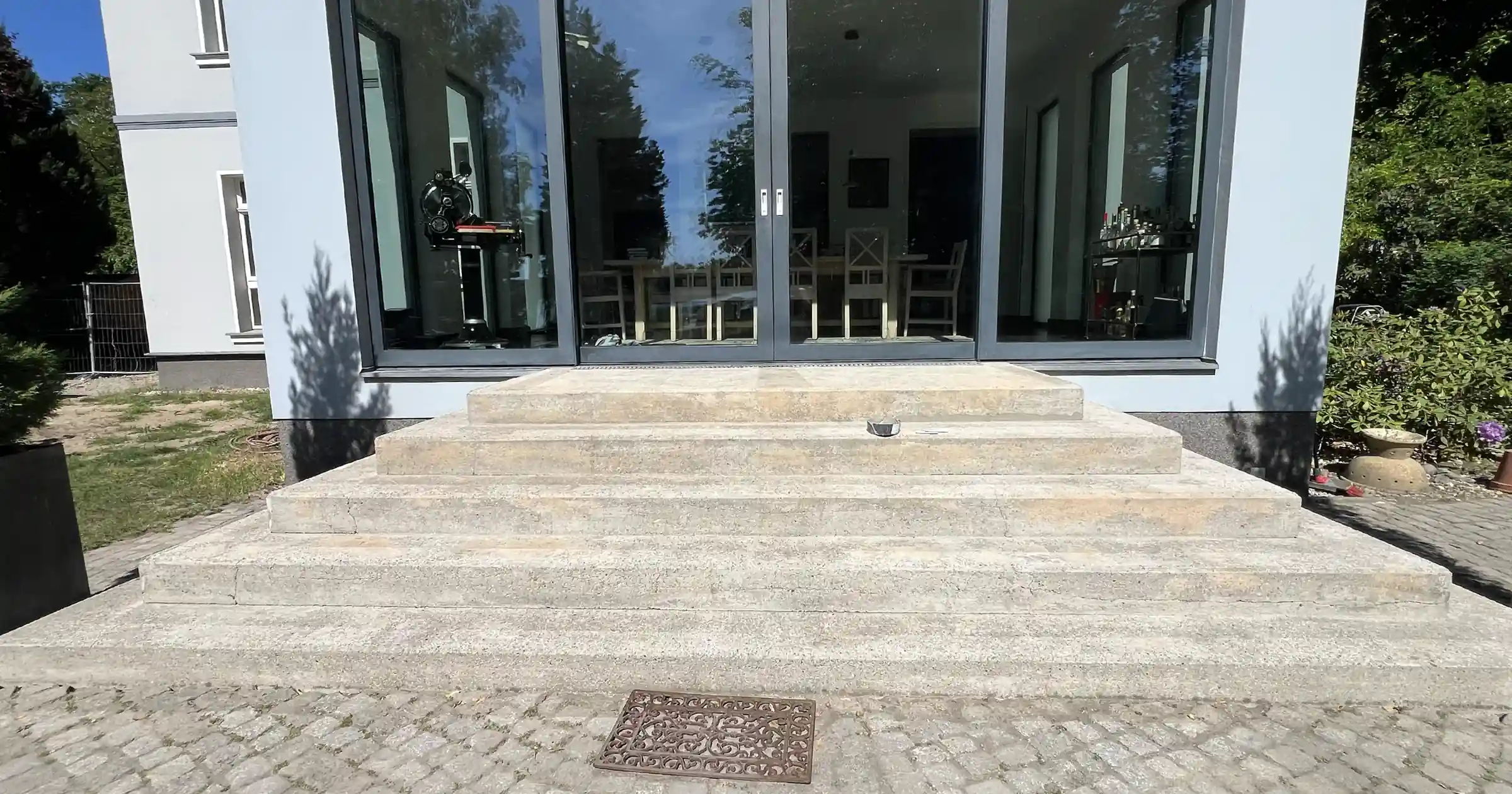 Betontreppe nach der Reinigung